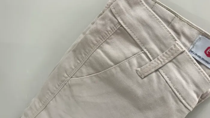 Calça jeans masculina bege TAM 36 na etiqueta 