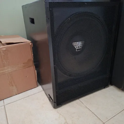 Sub de 15 ativo 600W 