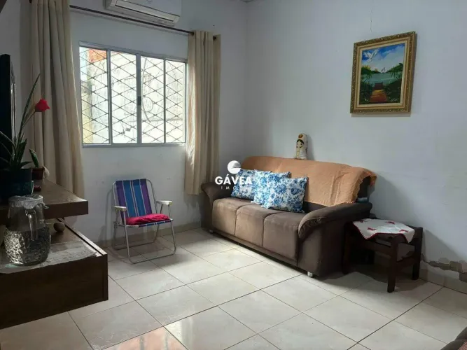 Casa à venda no Vila Margarida em São Vicente.
