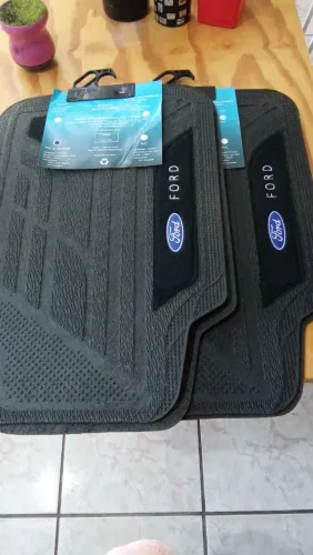 Carpete personalizado da Ford