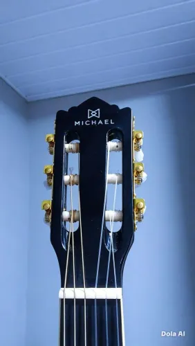 Vendo violão acústico em ótimas condições. Acompanhada bolsa e chave L! 