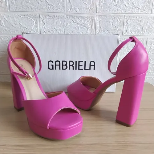 Sandália meia pata Gabriela N° 36 - altura 12cm.