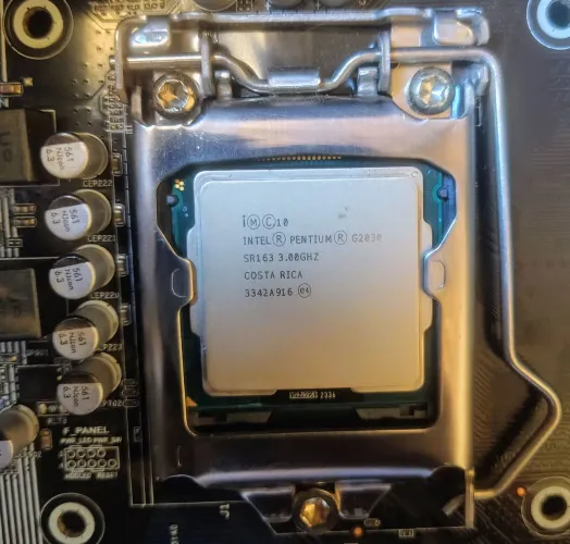 Kit H61 + G2030 + 4GB RAM