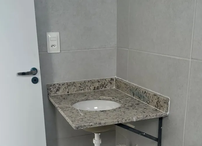 Bancada em Granito Branco Dallas + Cuba Celite 0,66m x 0,50m