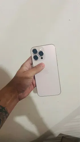 Vende iPhone 16 pro Max desert