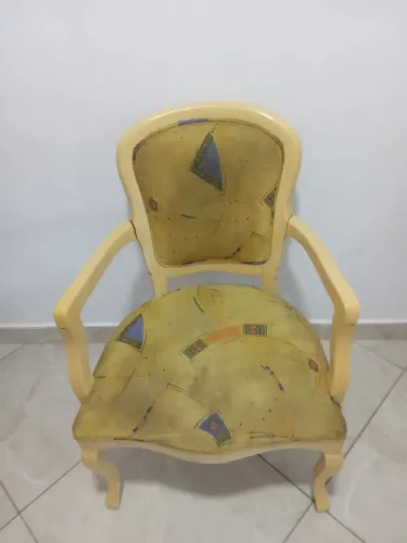 Vendo cadeira de madeira