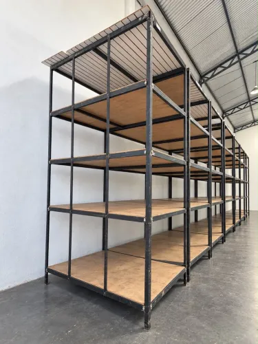Estrutura metálica / Prateleira