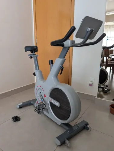 Bicicleta Spinning Kikos Game FBG Bluetooth Roda de Inércia 6Kg