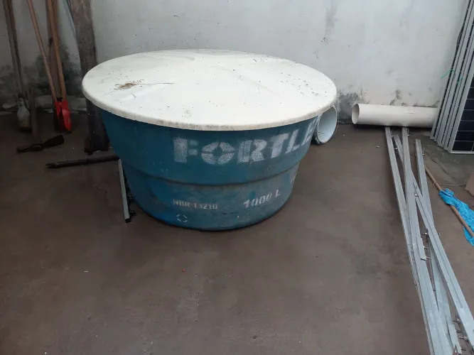 Vendo caixa d'água 1000 litros 