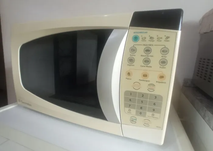 MICROONDAS ELECTROLUX 20 LITROS ?