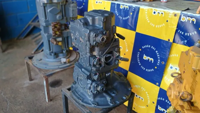 BOMBA HIDRÁULICA KOMATSU PC 200-8/ PC 220-8
