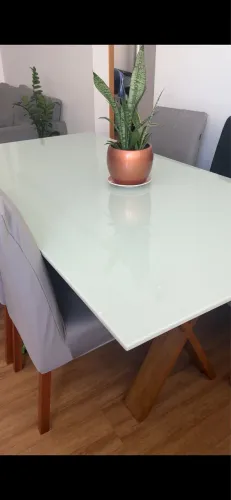 Mesa com 5 cadeiras 
