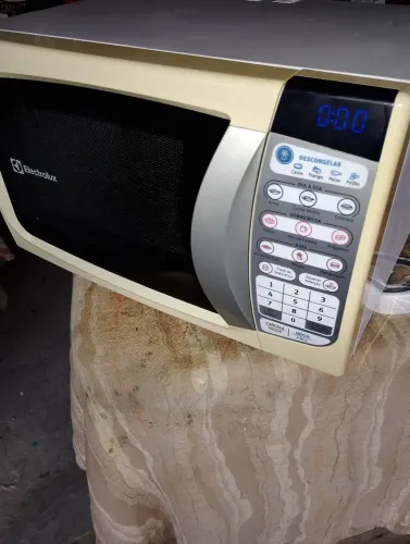 Microondas Eletrolux mfe33 funcionando