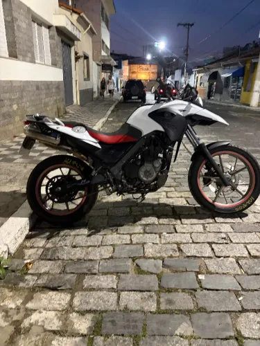 Vendo BMW G650 Branca.
