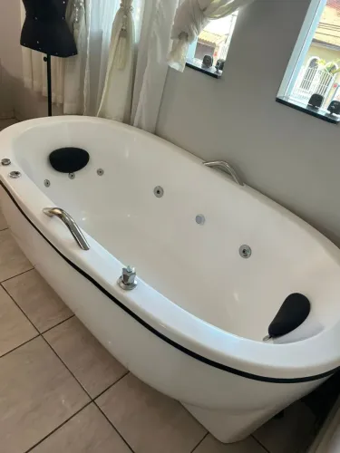 Banheira ofurô com Hidromassagem e aquecedor completa Piacenza 