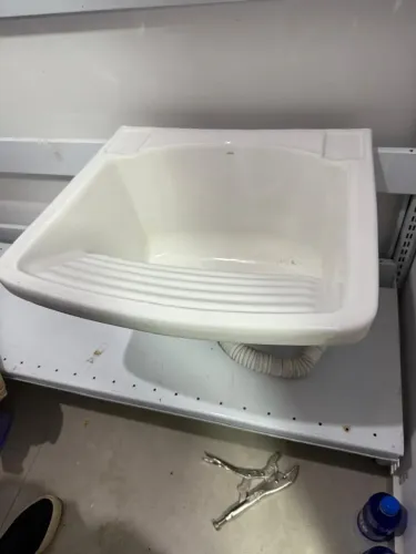 Tanque de plástico branco