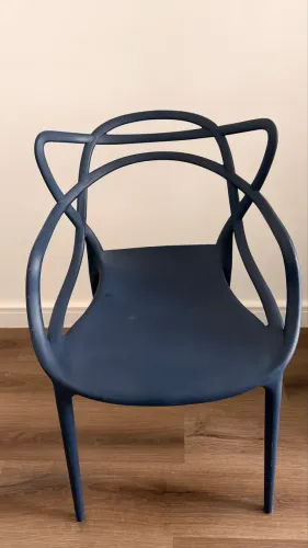 Cadeira semi nova cor azul 