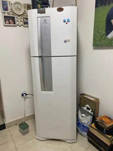 Geladeira eletrolux 382L