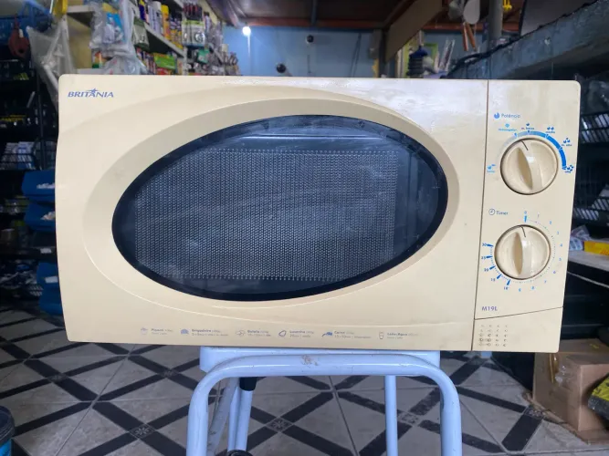 Microondas Britânia