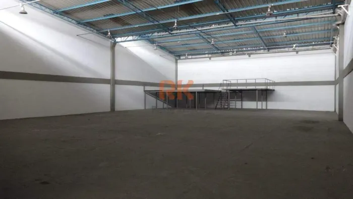 Galpão Comercial/Industrial de 1.100 m² para Aluguel no Bairro Itapoã