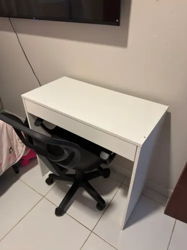Mesa e cadeira escritório ou estudo