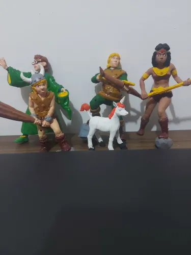 Caverna do dragao bonecos em resina alguns precisam de finalizar a pintura.