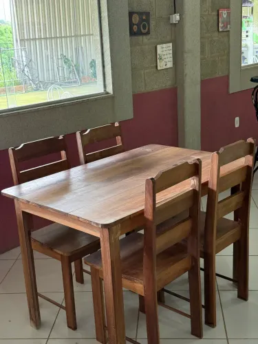 Mesa de madeira 4 cadeiras - 48 unidades