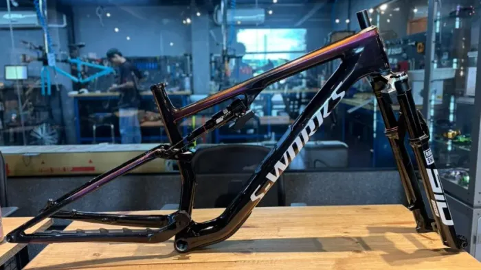 Quadro Specialized Seminovo Epic 8 S-Works RockShox Ultimate Flight Attendant - Impecável