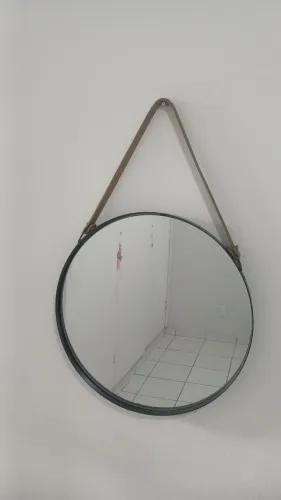 Espelho redondo com alça
