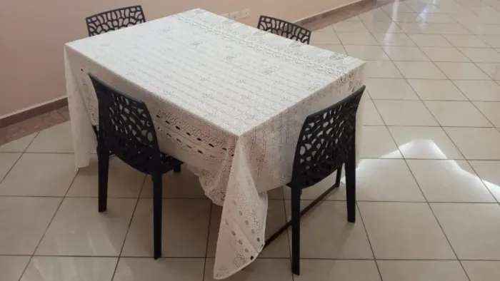 Mesa de jantar com 4 cadeiras