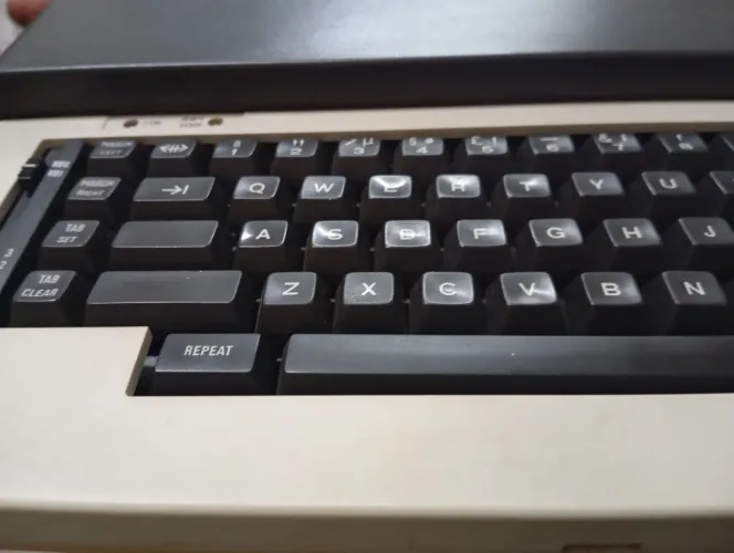 Máquina de escrever Olivetti E T. Personal 50 eletrônica.