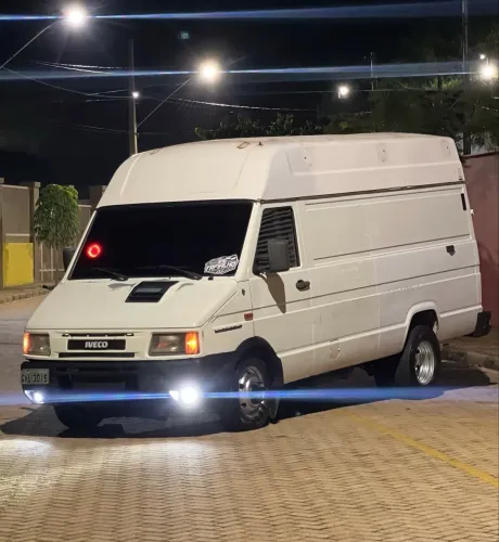 Iveco Daily Furgão Longo 49.1 8V2 2.8 120cv Diesel Mec. 2000
