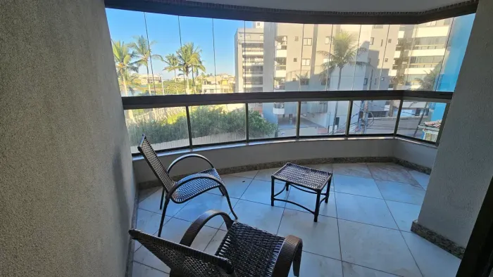 Apartamento de frente pra praia na Enseada Azul