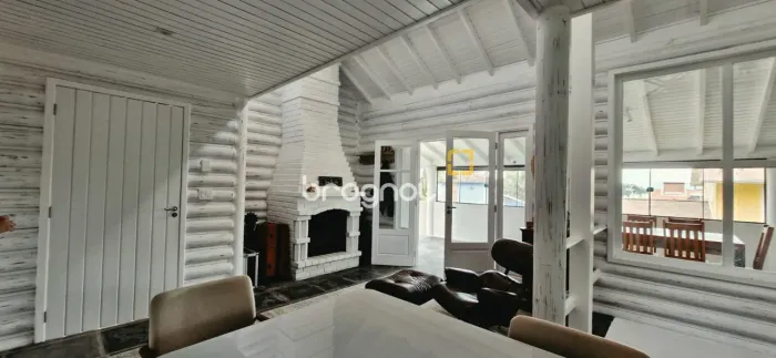 Casa a venda com vista para a ponte Hercílio Luz e a beira mar de Florianópolis, no bairro