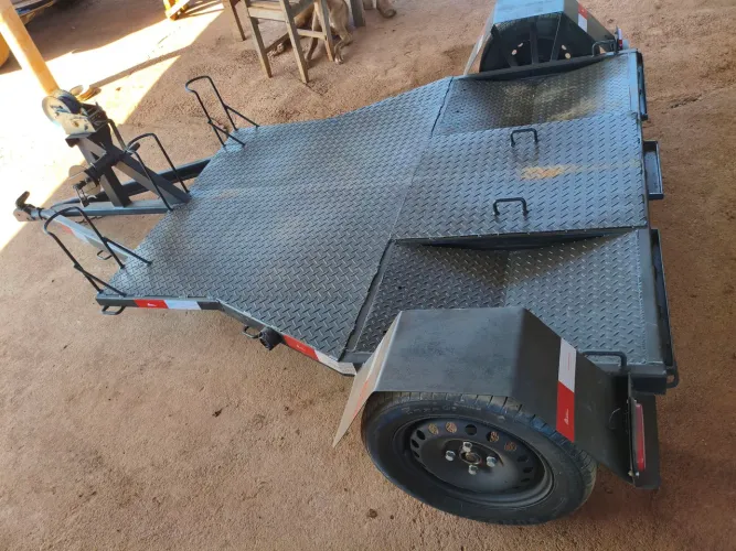 Carretinha Asa Delta para carro e moto - SEMI NOVA