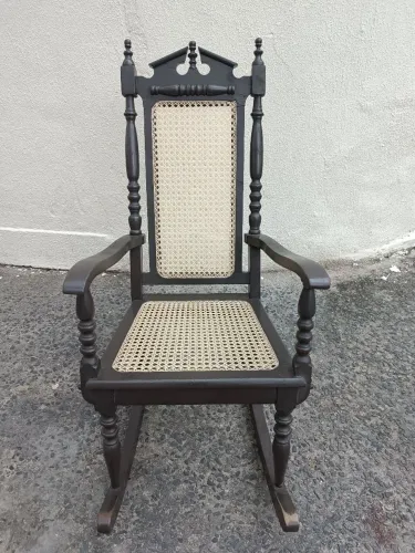 Cadeira de balanço antiga 
