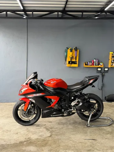 Kawasaki Ninja ZX6R 636cc com ABS