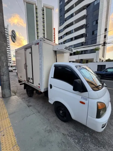 Caminhão HR baú refrigerado