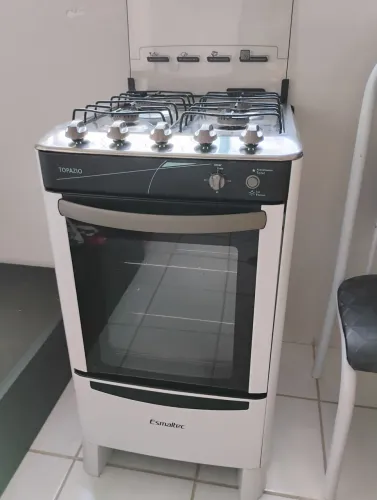 Fogão Esmaltec Topázio semi-novo, com acendimento automático e timer