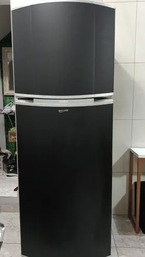 Geladeira conservada Consul bem estar.
