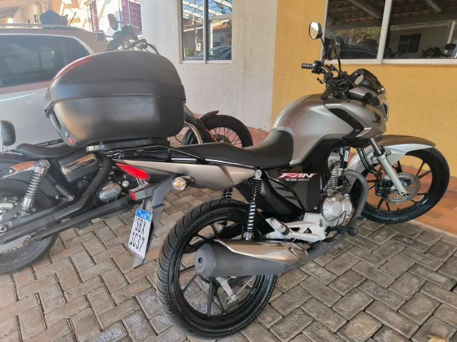 160 zerada ano 22 com 28 mil de km. Único dono.