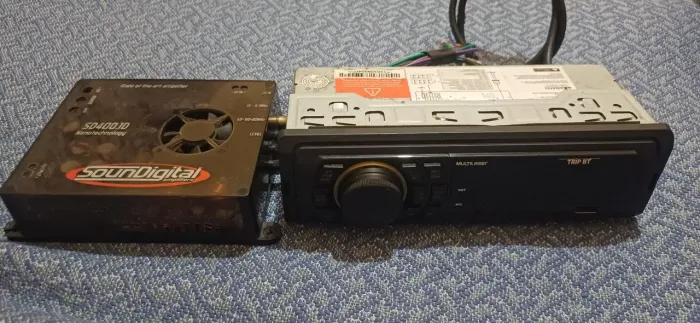 Módulo amplificador automotivo e rádio automotivo 
