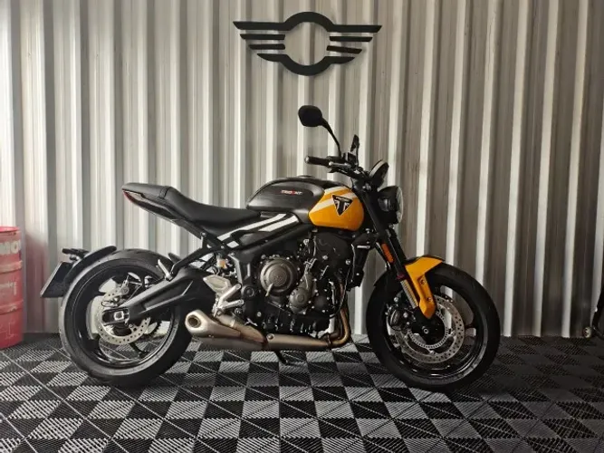 TRIUMPH TRIDENT 660 praticamente zeroooooo
