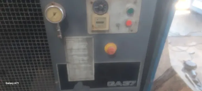 Compressor parafuso. 28,000.00.$$
