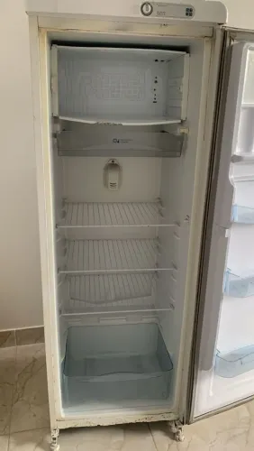 Geladeira em ótimas condições.