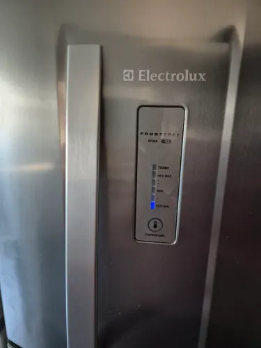 Geladeira Electrolux DF36X Frost Free Inox