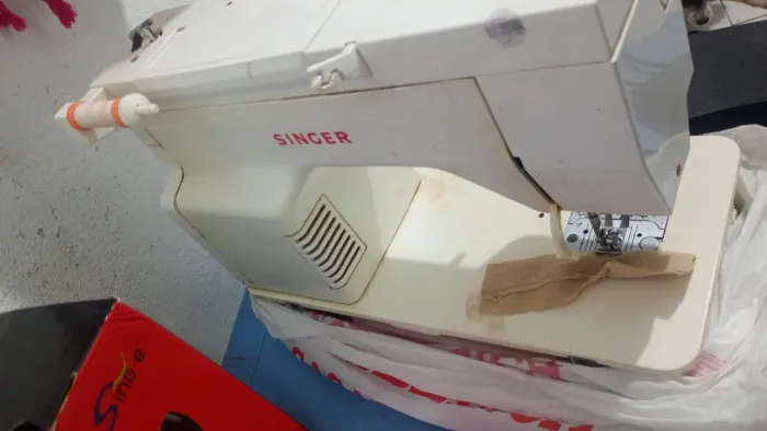 Máquina Singer Nova