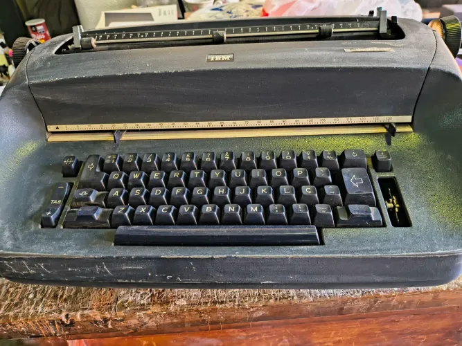 Máquina de escrever elétrica IBM