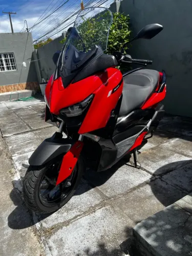 Vendo Xmax 250 em estado de 0km apenas 1400km rodados