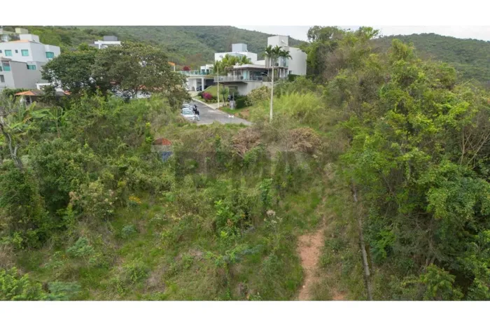 Terreno em Escarpas : Investimento e Beleza Natural